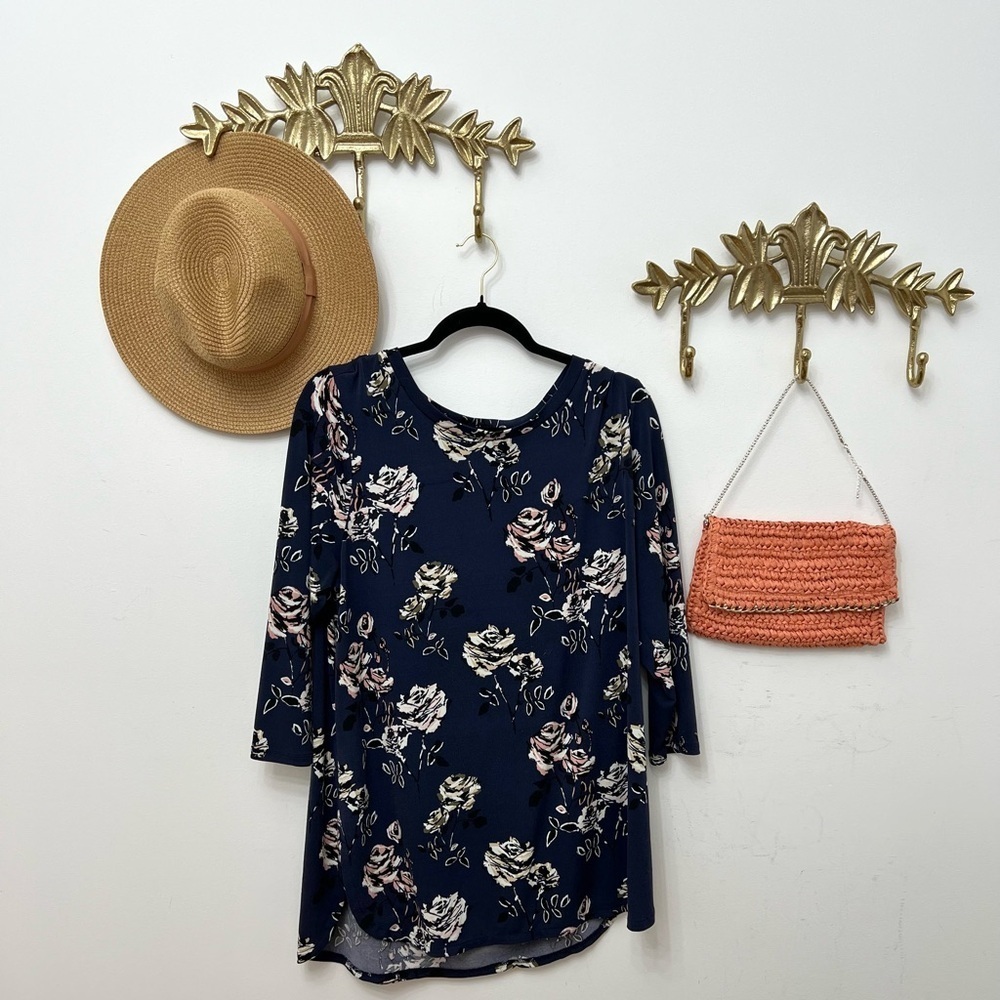 Floral rose Navy Women's Top xl ptp 24”